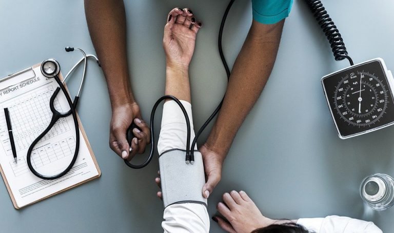 Cuál es la presión arterial normal en una persona mayor