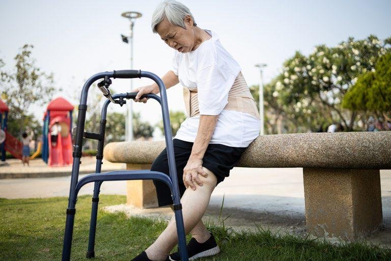 Dolor de piernas en ancianos